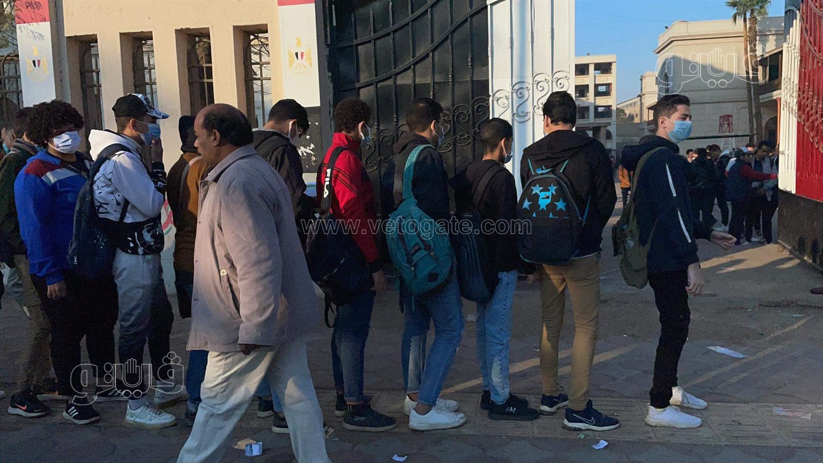 توافد طلاب أول ثانوي على مدرسة السعيدية لأداء امتحان اللغة العربية (3)