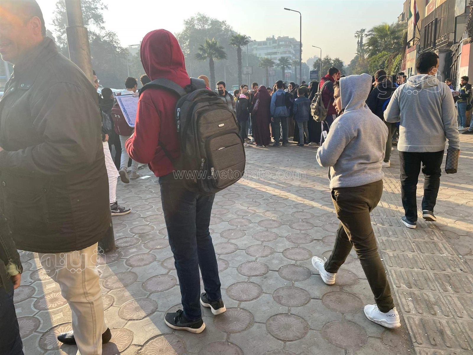 توافد طلاب أول ثانوي على مدرسة السعيدية لأداء امتحان اللغة العربية (6)