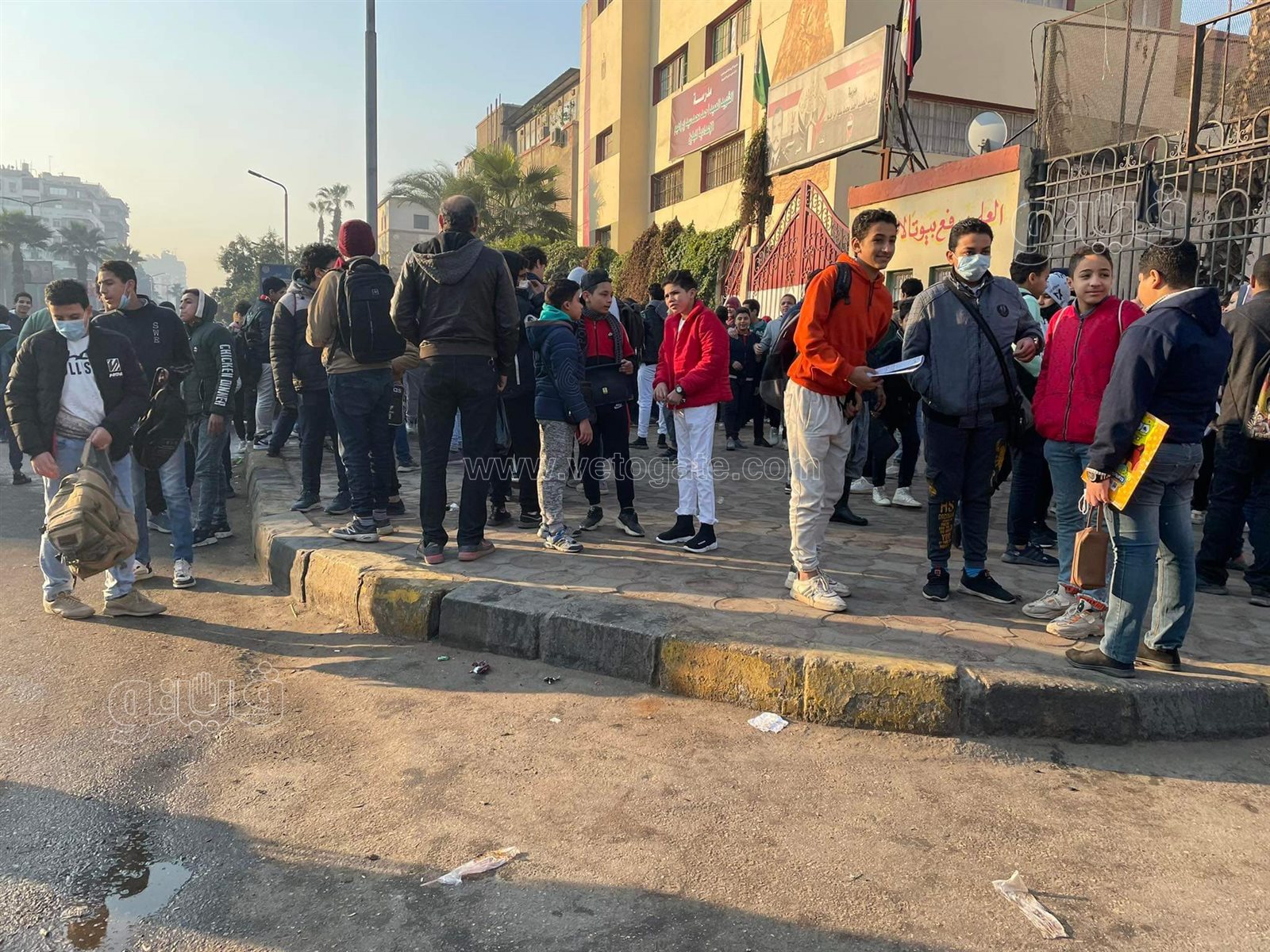 توافد طلاب أول ثانوي على مدرسة السعيدية لأداء امتحان اللغة العربية (7)