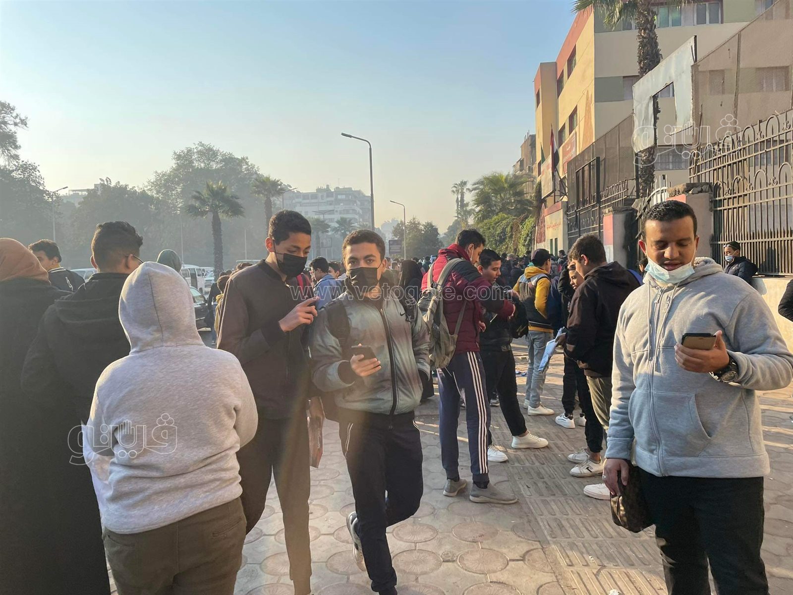 توافد طلاب أول ثانوي على مدرسة السعيدية لأداء امتحان اللغة العربية (10)