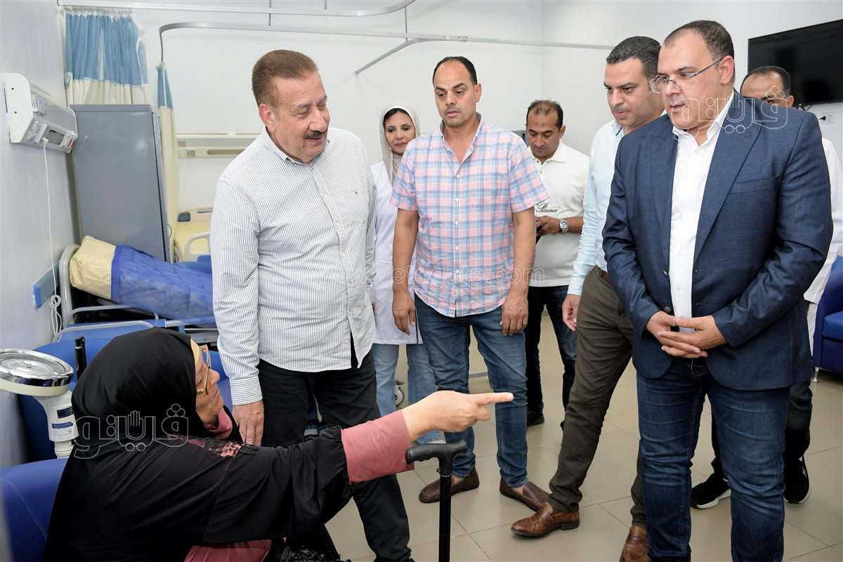 محافظ بورسعيد يتفقد مستشفي الرمد