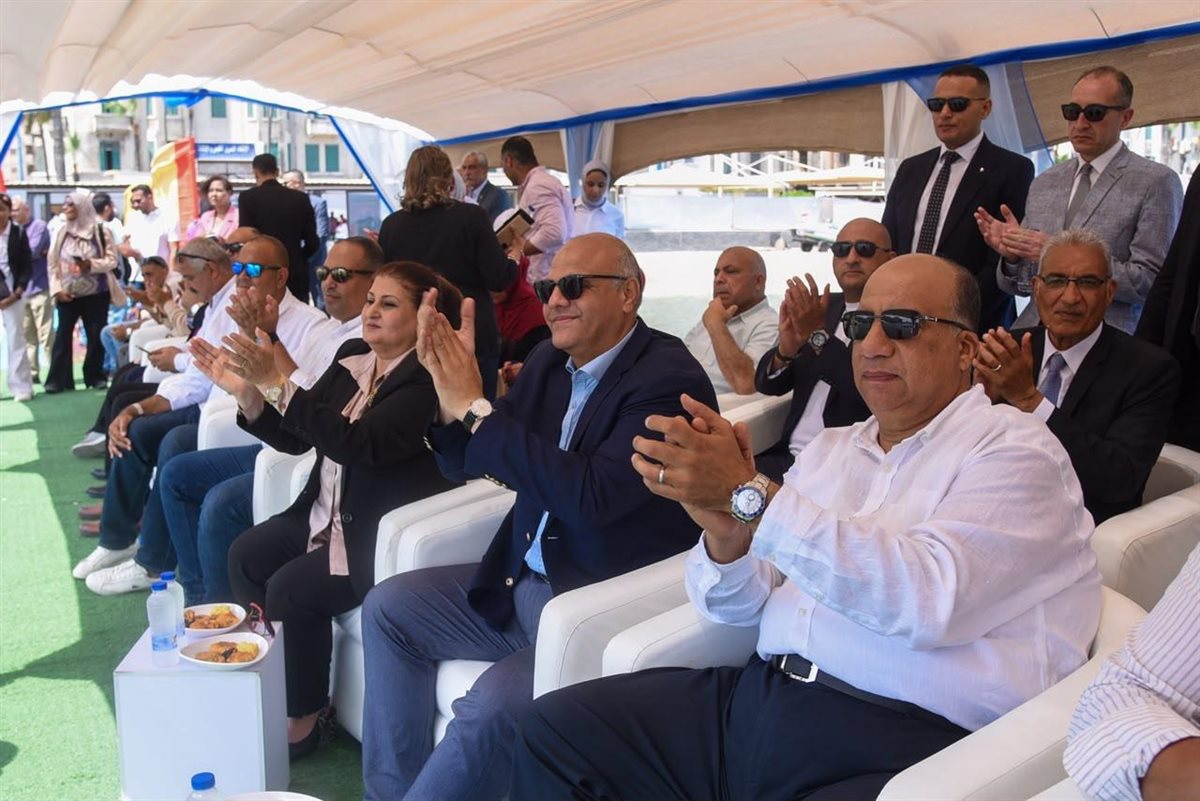 محافظ الإسكندرية يشهد فعاليات نادي الغوص والعروض البحرية