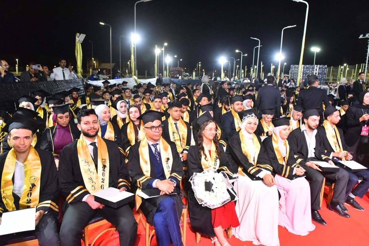 محافظ أسيوط يترأس احتفال الجامعة الأهلية بتخريج أولى دفعاتها