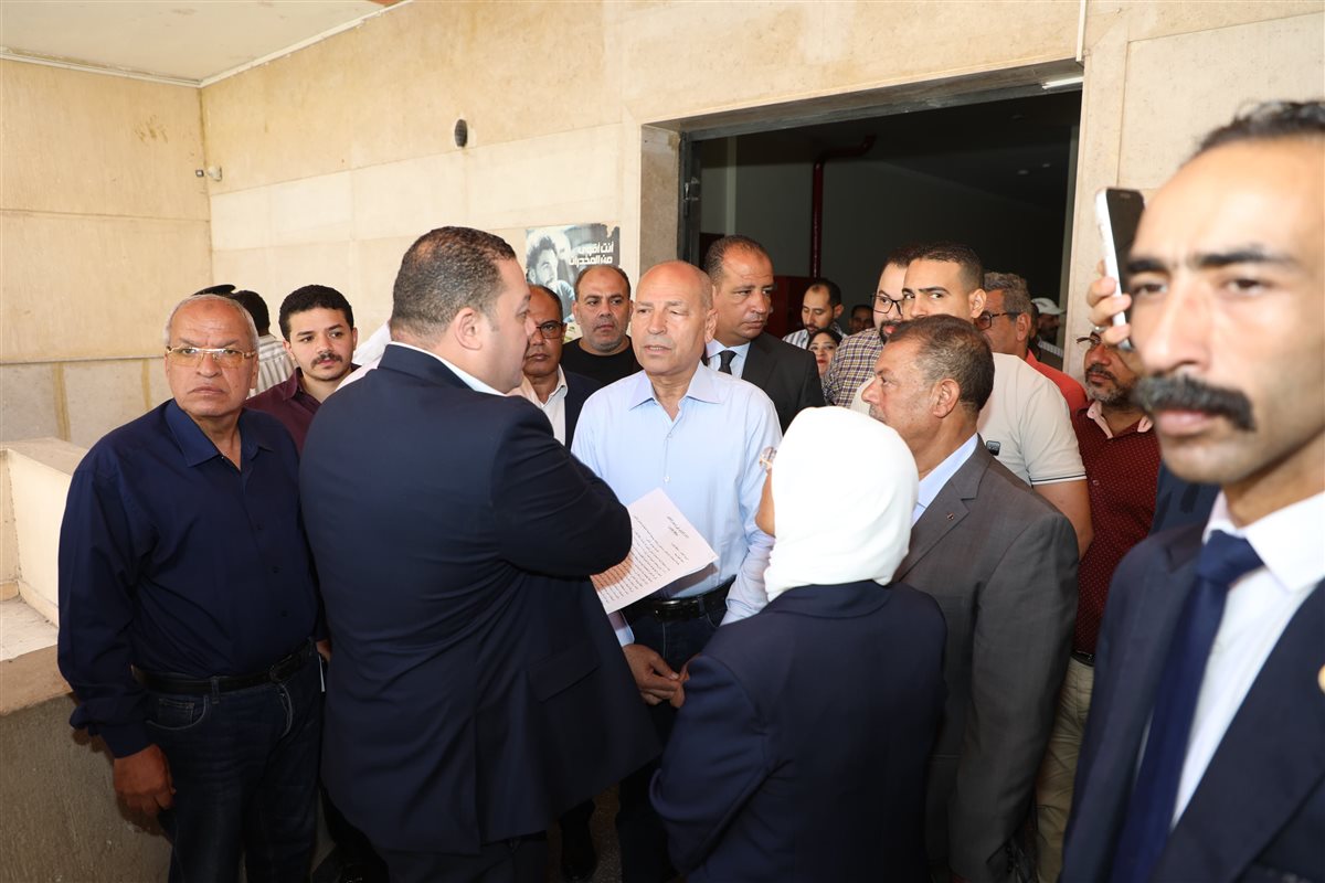 جولة محافظ القاهرة بالمركز التكنولوجى بحى التبين