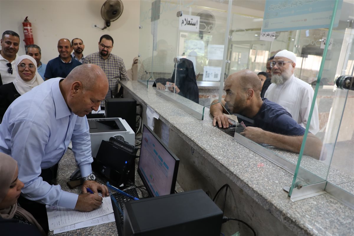 جولة محافظ القاهرة بالمركز التكنولوجى بحى التبين