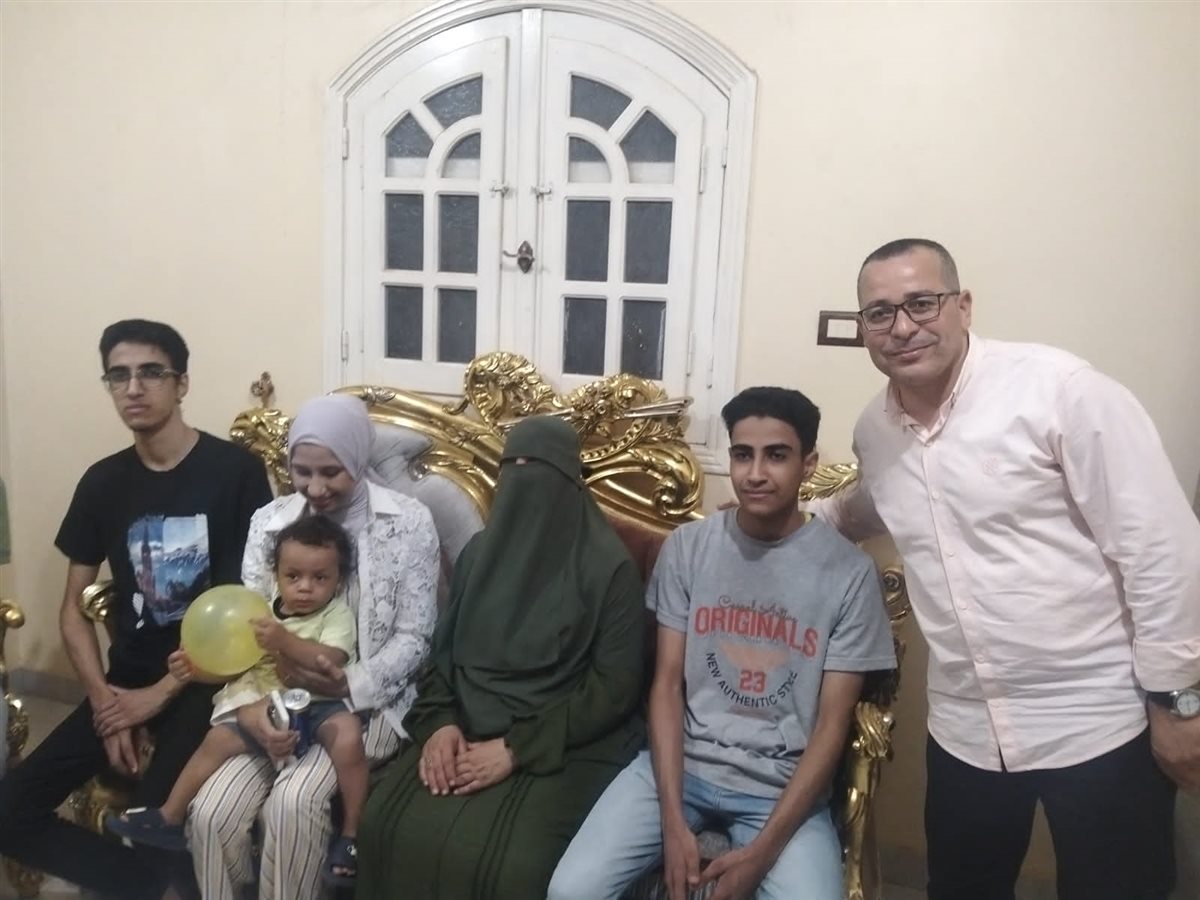 &nbsp;مدير مكتب فيتو ببني سويف مع مروان وأسرته
