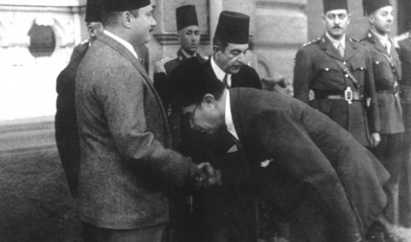 انحناءة من يوسف وهبى شكر على لقب البكوية