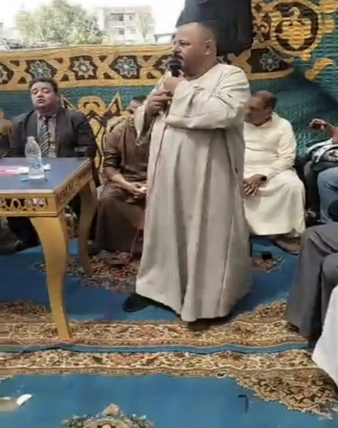 العمدة ايمن، فيتو&nbsp;