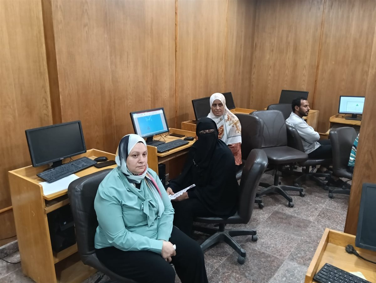 جانب من متابعة فاعليات التدريب، فيتو