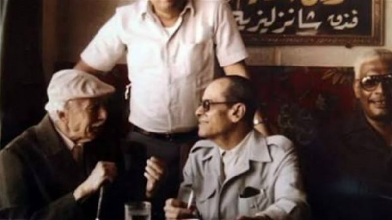 نجيب محفوظ وتوفيق الحكيم فى الاسكندرية