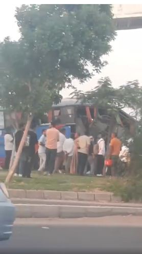 إصابة 7 أشخاص فى حادث اصطدام أتوبيس بلوحة إعلانات على طريق الواحات.