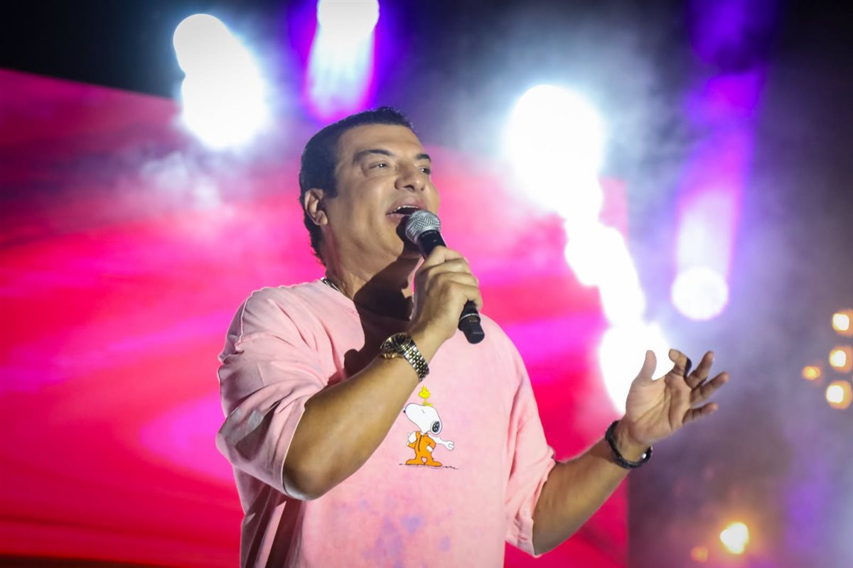 &nbsp;إيهاب توفيق يحيي حفل افتتاح مهرجان 