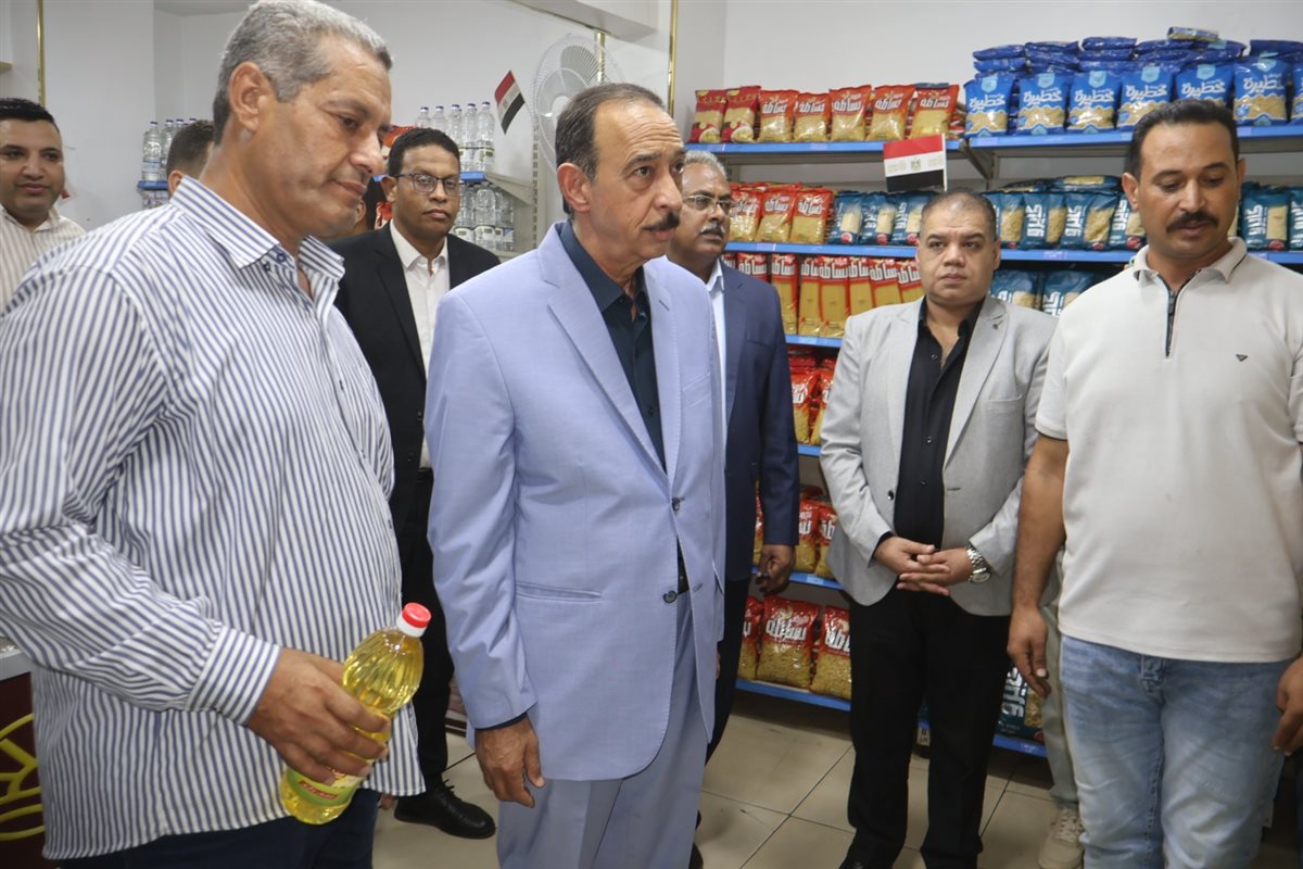 محافظ سوهاج يتفقد منفذ