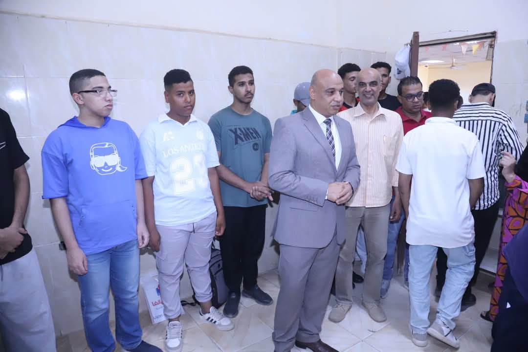 نائب رئيس جامعة قنا يتابع الكشف الطبي للطلاب في اختبارات القدرات بـ