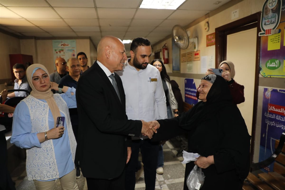محافظ القاهرة يتفقد فعاليات 100 يوم صحة بمركز طبي الأسمرات