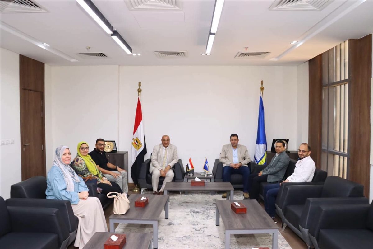 محافظ دمياط يستقبل أمين عام هيئة الدواء لبحث إنشاء فرع جديد