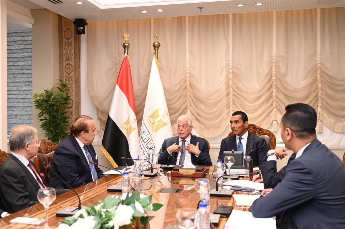 توقيع عقد استضافة مصر لبطولة كأس العالم للدارتس
