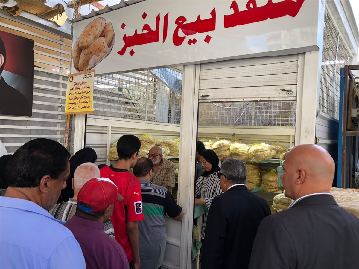 محافظ الدقهلية يتفقد المعرض الدائم للسلع الغذائية بالمنصورة 