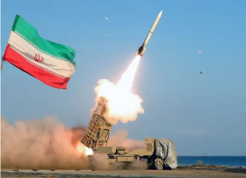 إيران تهدد بالصواريخ والمسيرات