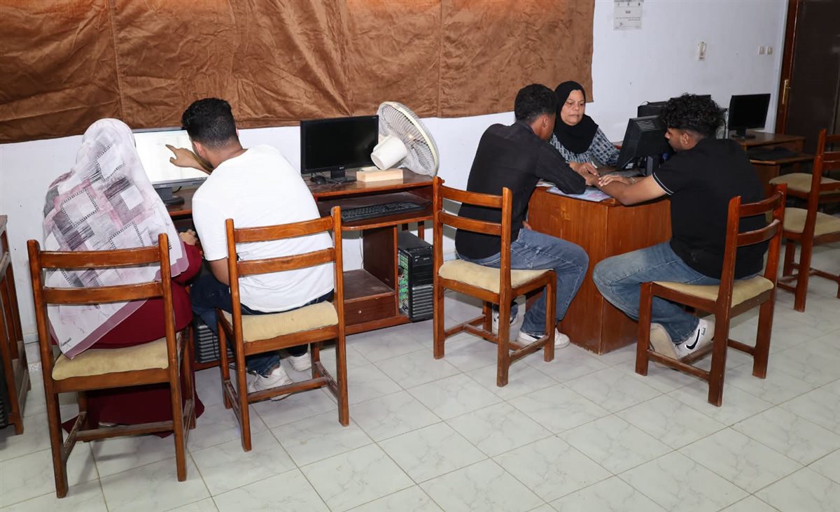 معامل التنسيق الإلكتروني بجامعة قنا تستقبل طلاب المرحلة الأولى