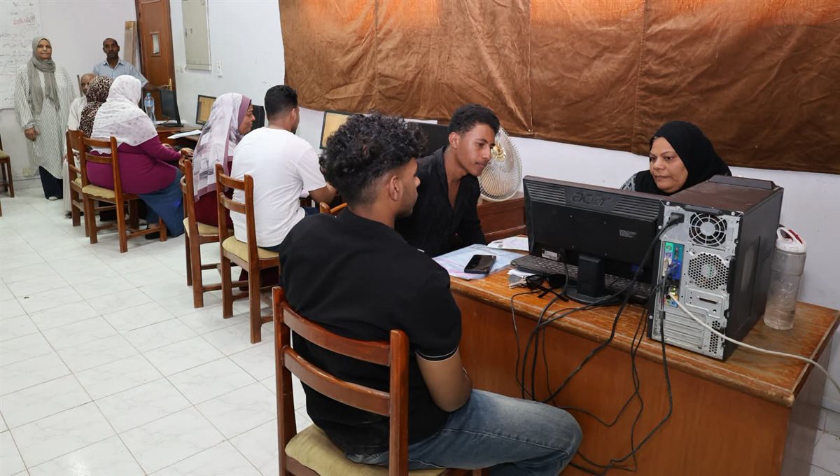 معامل التنسيق الإلكتروني بجامعة قنا تستقبل طلاب المرحلة الأولى