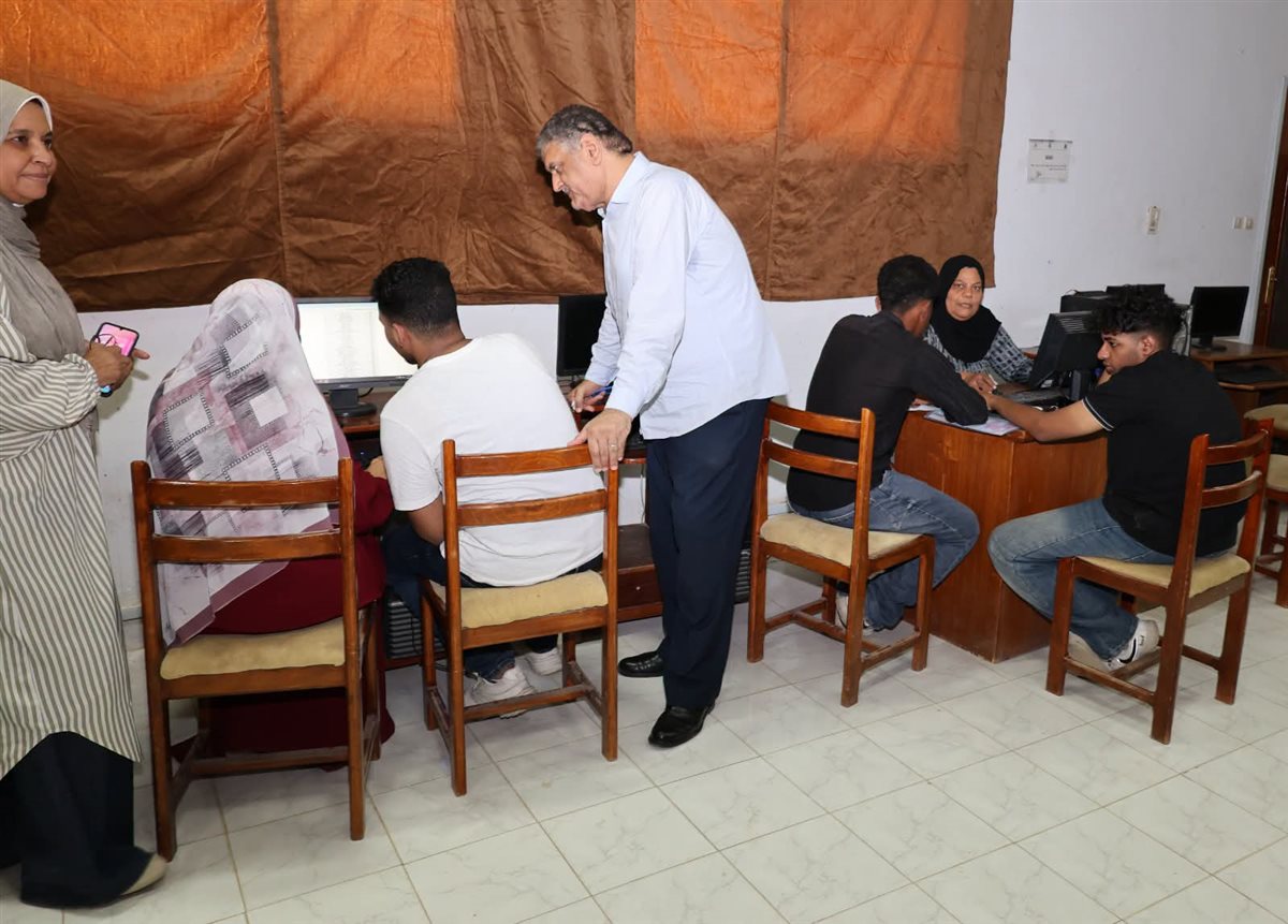 معامل التنسيق الإلكتروني بجامعة قنا تستقبل طلاب المرحلة الأولى