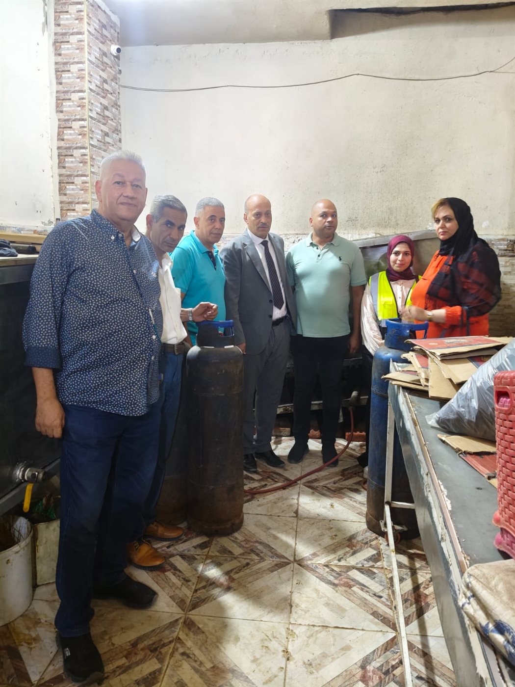 التحفظ على 5.6 طن عسل أسود مجهول المصدر