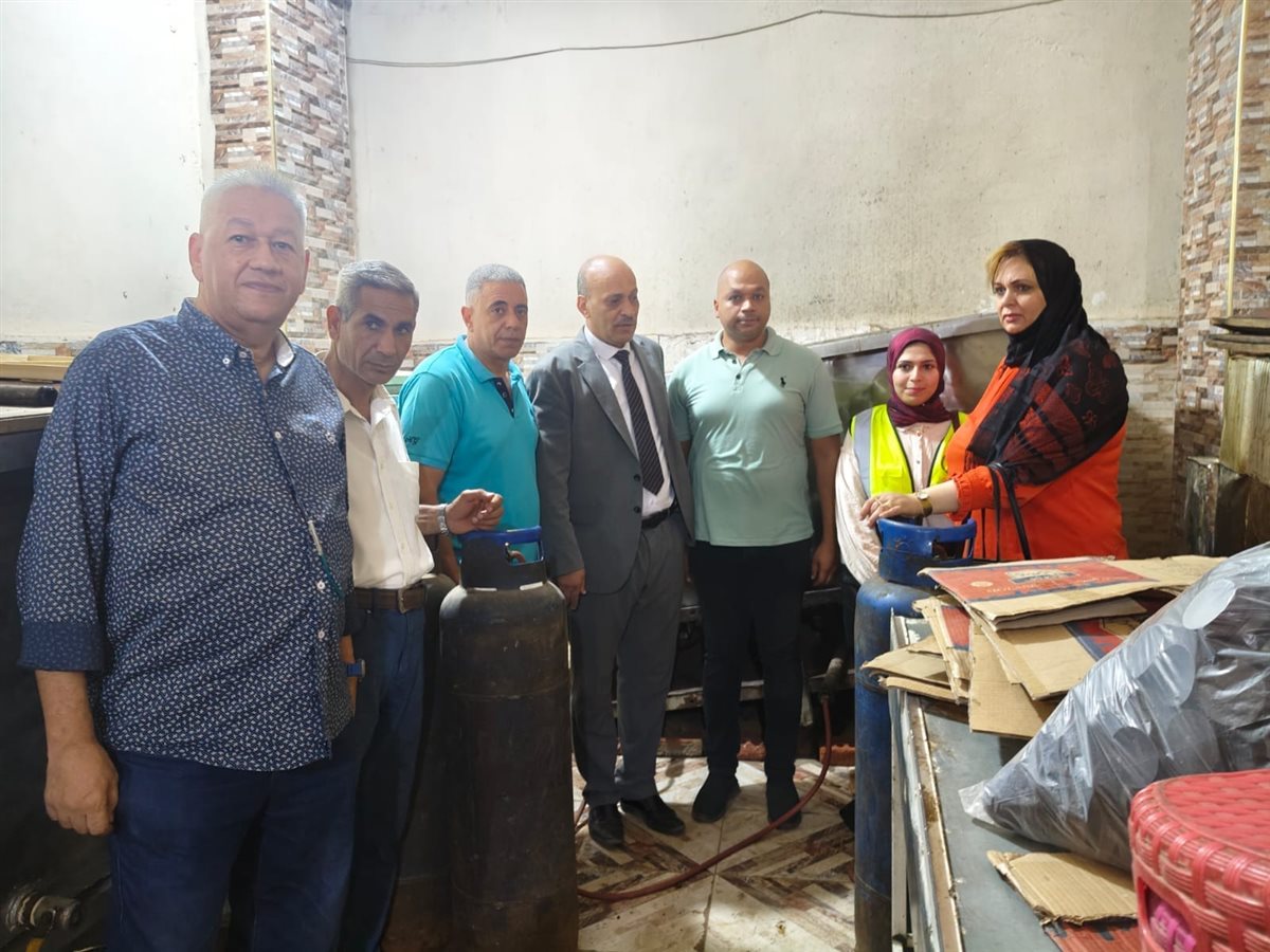 التحفظ على 5.6 طن عسل أسود مجهول المصدر