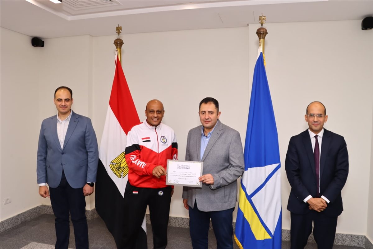محافظ دمياط يكرم أصحاب الإنجازات العالمية
