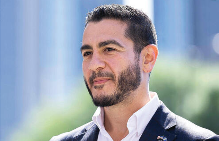 الطبيب المصري عبد الرحمن السيد يفوز على مرشحة إسرائيل