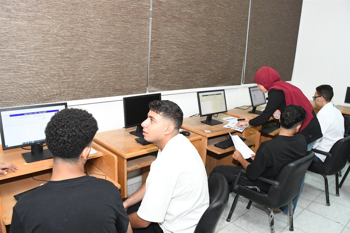 جانب من سير العمل بمكتب التنسيق، فيتو