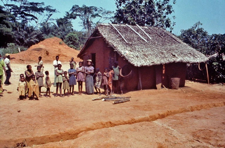 سكان يامبوكو في جمهورية الكونغو الديمقراطية أثناء تفشي فيروس إيبولا عام 1976