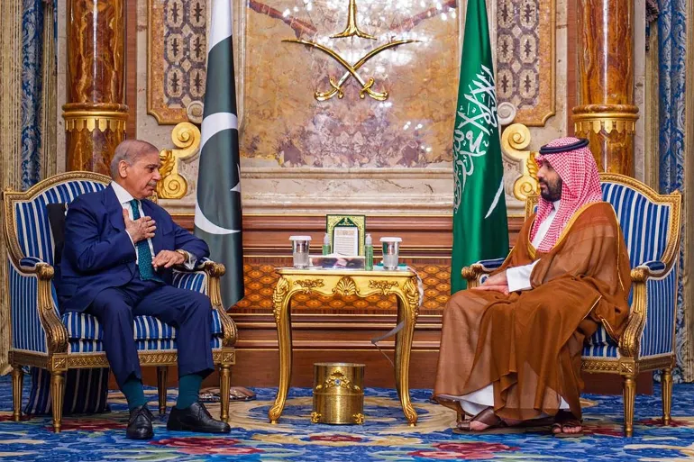 ولي العهد السعودي ورئيس الوزراء الباكستاني شهباز شريف