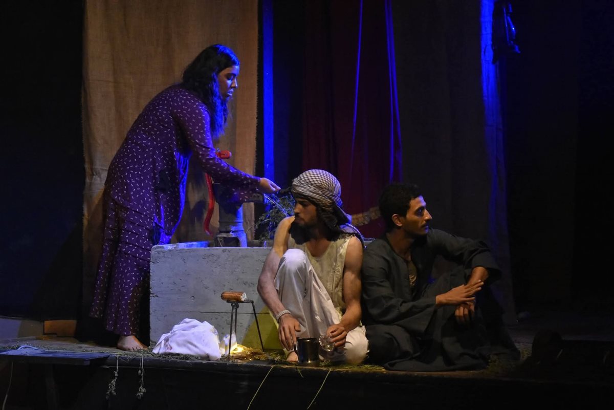 العرض المسرحى “الأرض”، فيتو