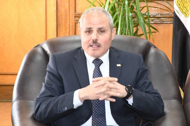 الأستاذ الدكتور ناصر مندور رئيس جامعة قناة السويس