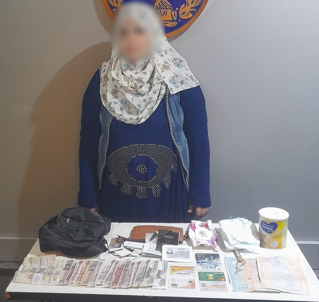 داخلها أموال وعبوة لبن أطفال.. ضبط سيدة سرقت حقيبة ربة منزل بالإسكندرية بأسلوب المغافلة