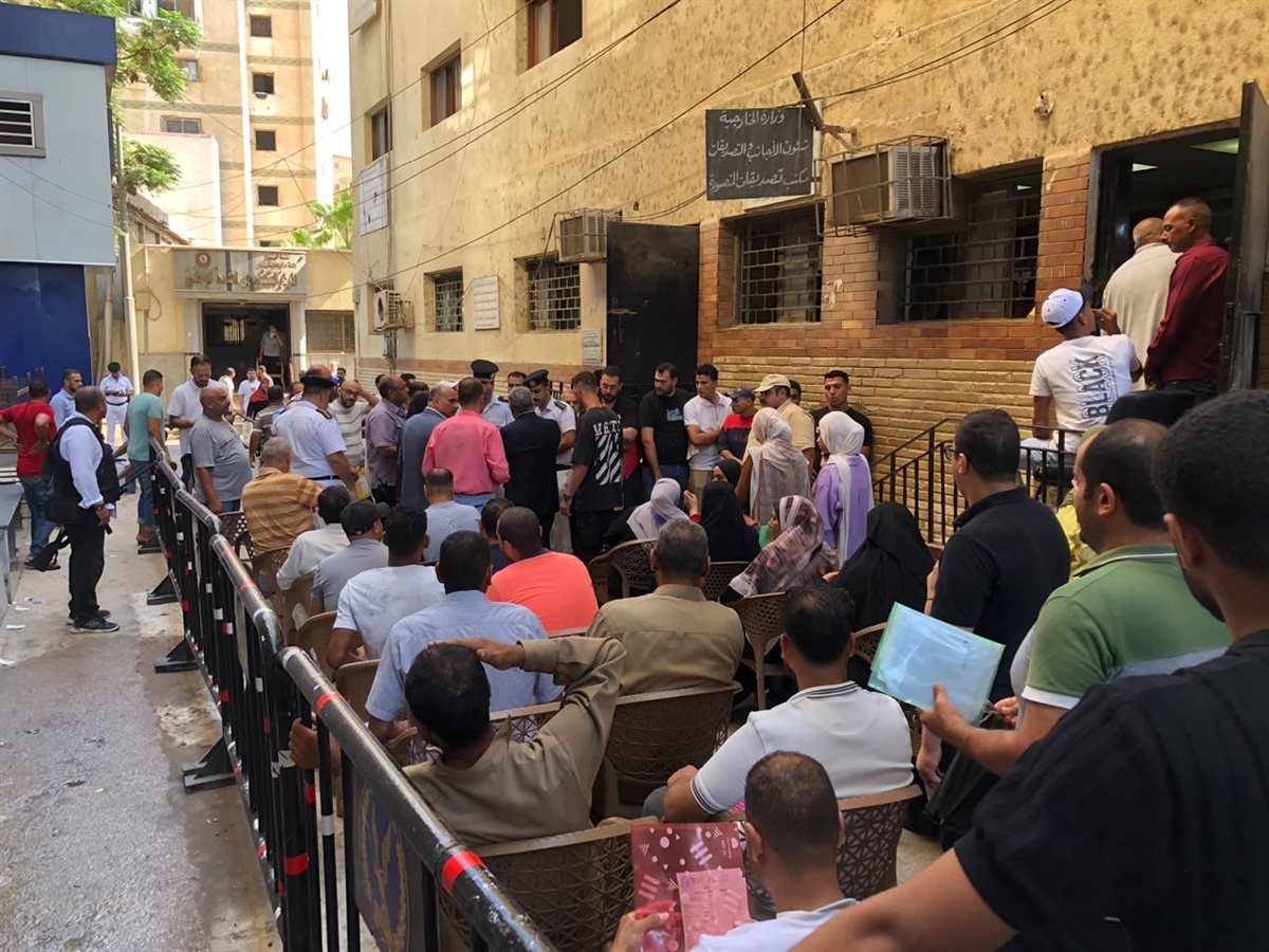 محافظ الدقهلية يتابع مستوى الخدمات المقدمة للمواطنين بمكتب توثيق الخارجية بطلخا