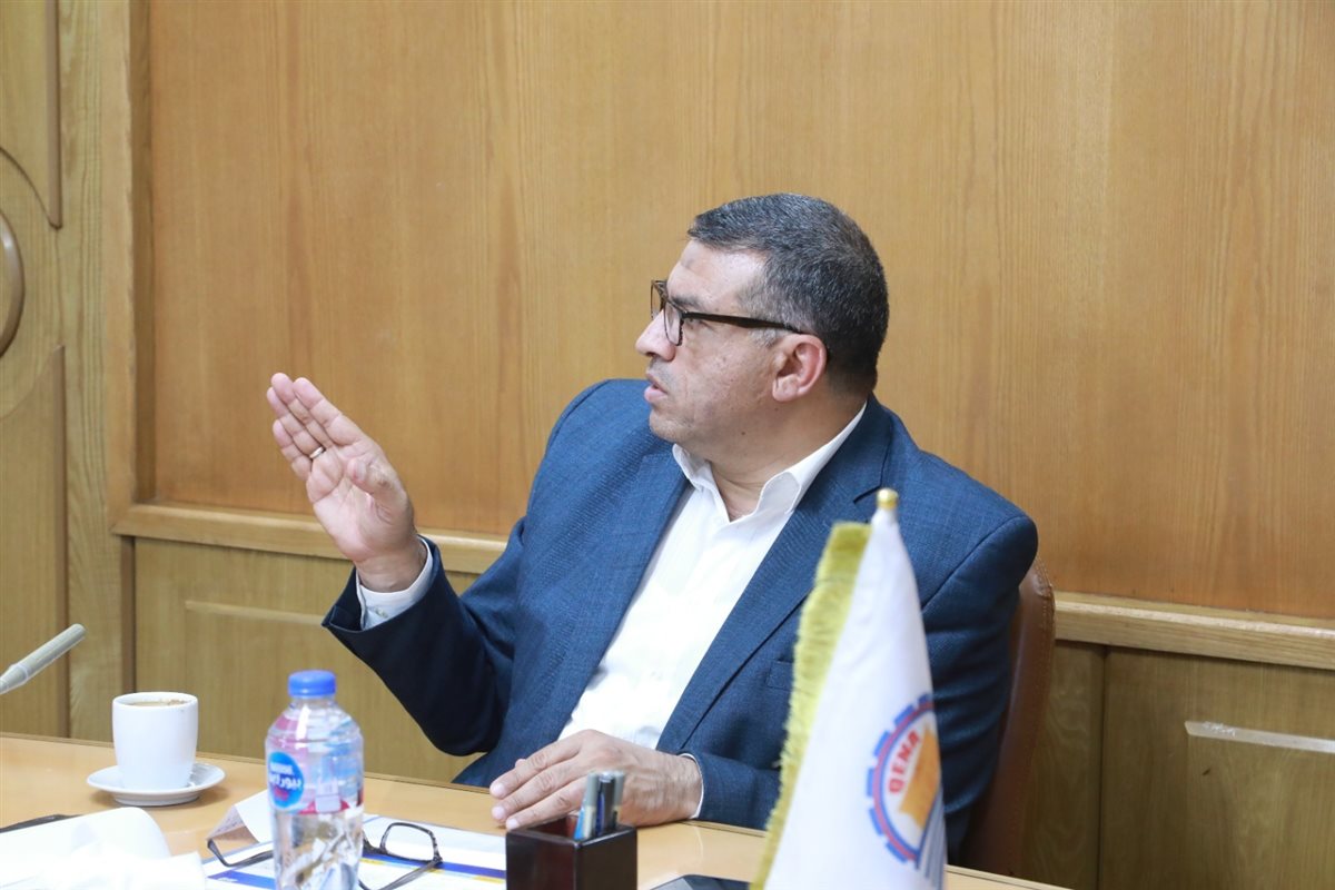 محافظ قنا يبحث تعظيم الموارد المحلية