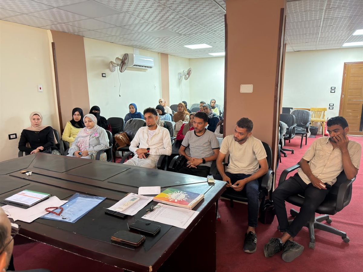 صحة قنا تنظم دورة تدريبية لتعزيز دور المثقفين الصحيين