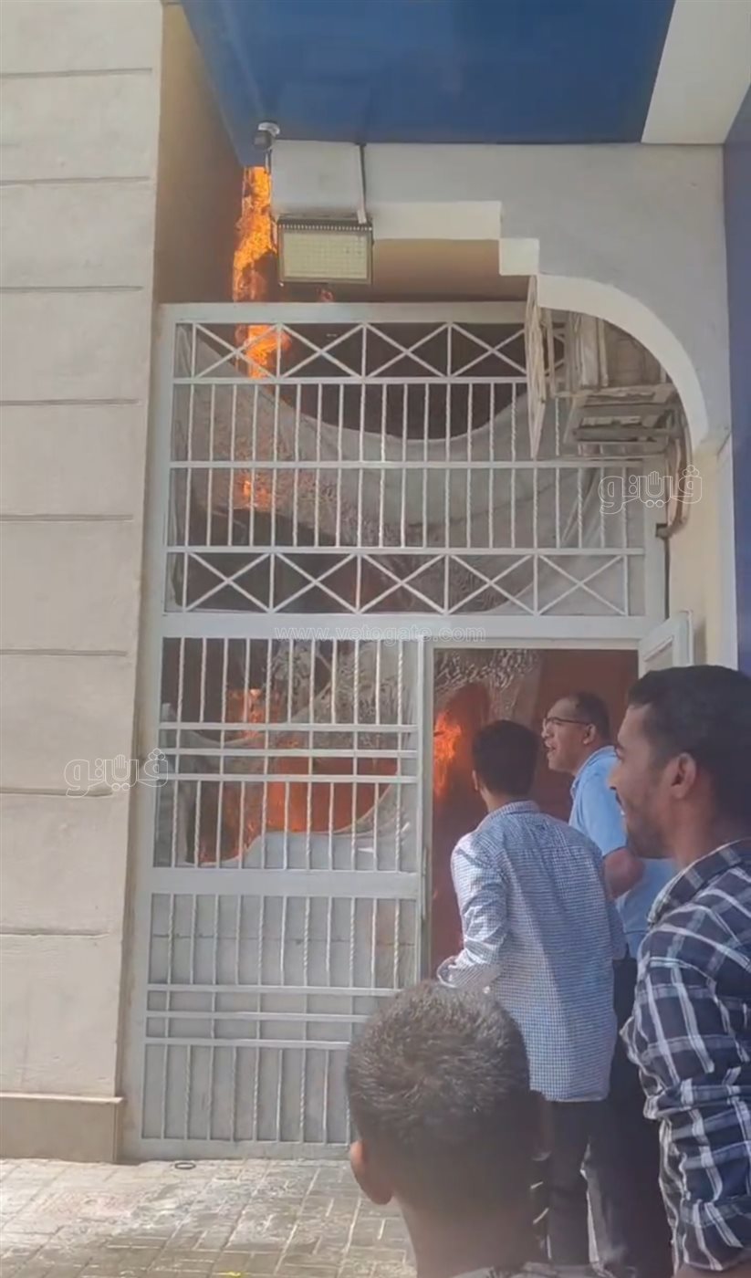 إخماد حريق في مبنى الرعاية الصحية بالأقصر