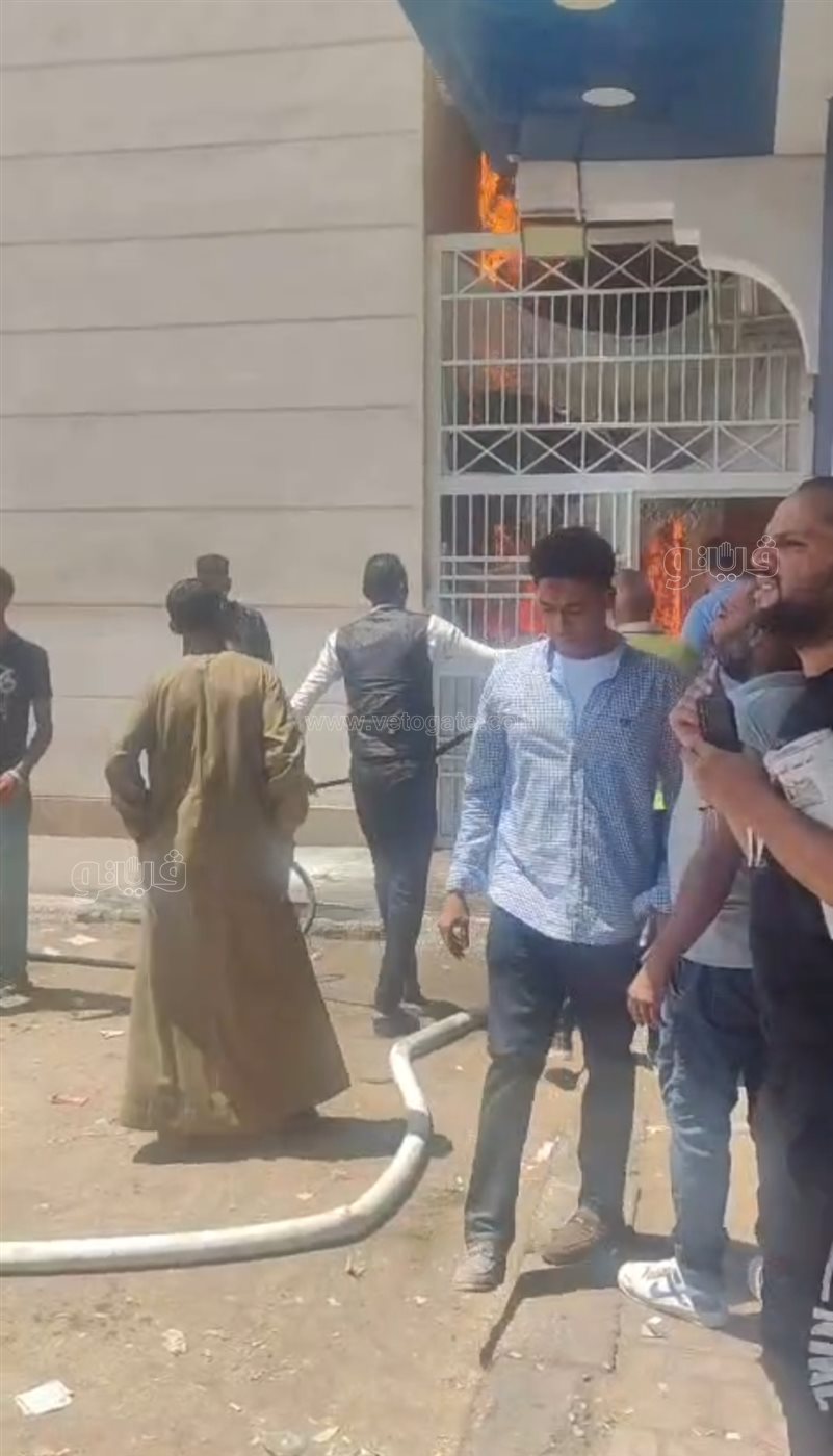 إخماد حريق في مبنى الرعاية الصحية بالأقصر
