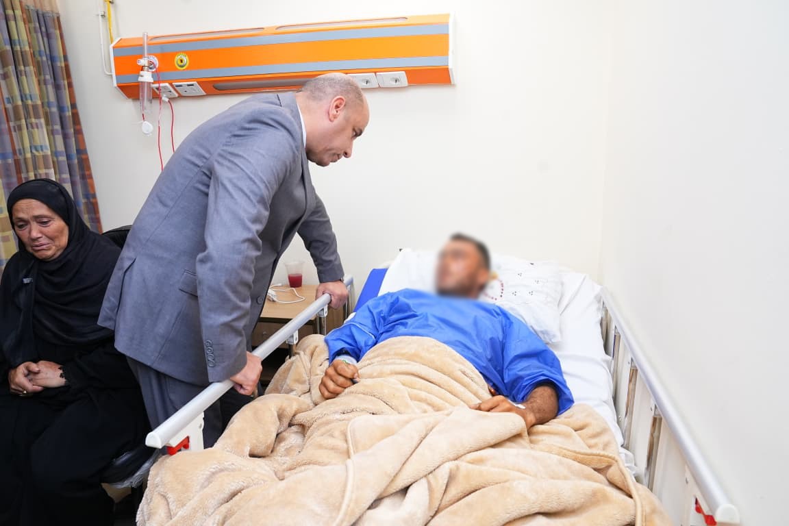 وزير العمل يتفقد المصابين في حادث الإسماعيلية ويطمئن على حالتهم الصحية