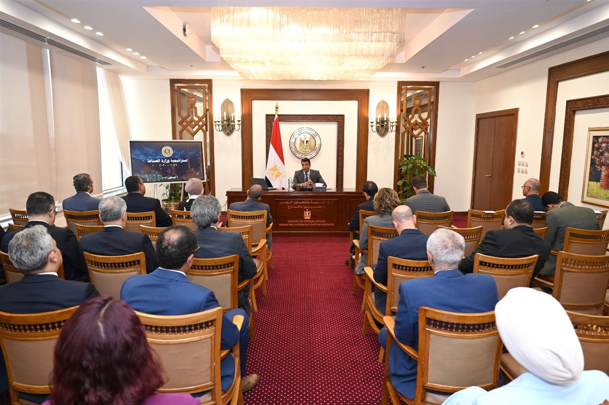 وزير الصناعة يستعرض الاستراتيجية المصرية 2030 لزيادة الصادرات