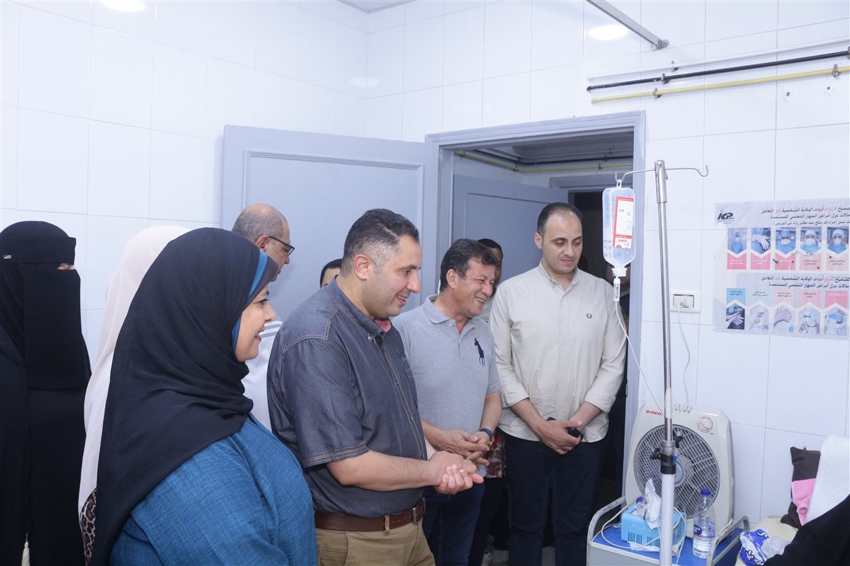 <strong>جولة ميدانية مفاجئة لمتابعة الخدمات الصحية</strong>” width=”1200″ height=”800″/><figcaption>جولة ميدانية مفاجئة لمتابعة الخدمات الصحية</figcaption></figure><p> </p><h2>​توجيهات عاجلة لدعم الحالات المستحقة</h2><p>​وفي لفتة إنسانية لدعم الفئات الأولى بالرعاية، وجه محافظ دمياط ممثلي مديرية التضامن الاجتماعي بالبدء الفوري في اتخاذ الإجراءات اللازمة لتوفير اطراف صناعية لعدد من الحالات المرضية المستحقة داخل المستشفى، مع تلبية كافة احتياجاتهم الاجتماعية والصحية لضمان حياة كريمة لهم.</p></p></div><p><script type=