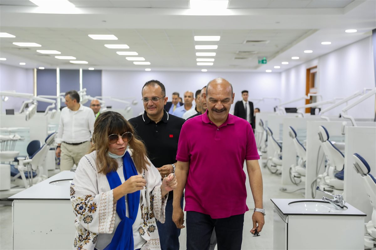 محافظ السويس يتفقد جامعة الجلالة