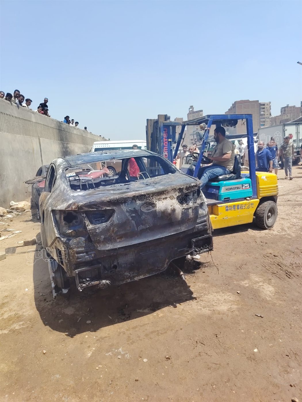 في لحظات، النيران التهمت جراج سيارات في أم بيومي بالقليوبية، فيتو