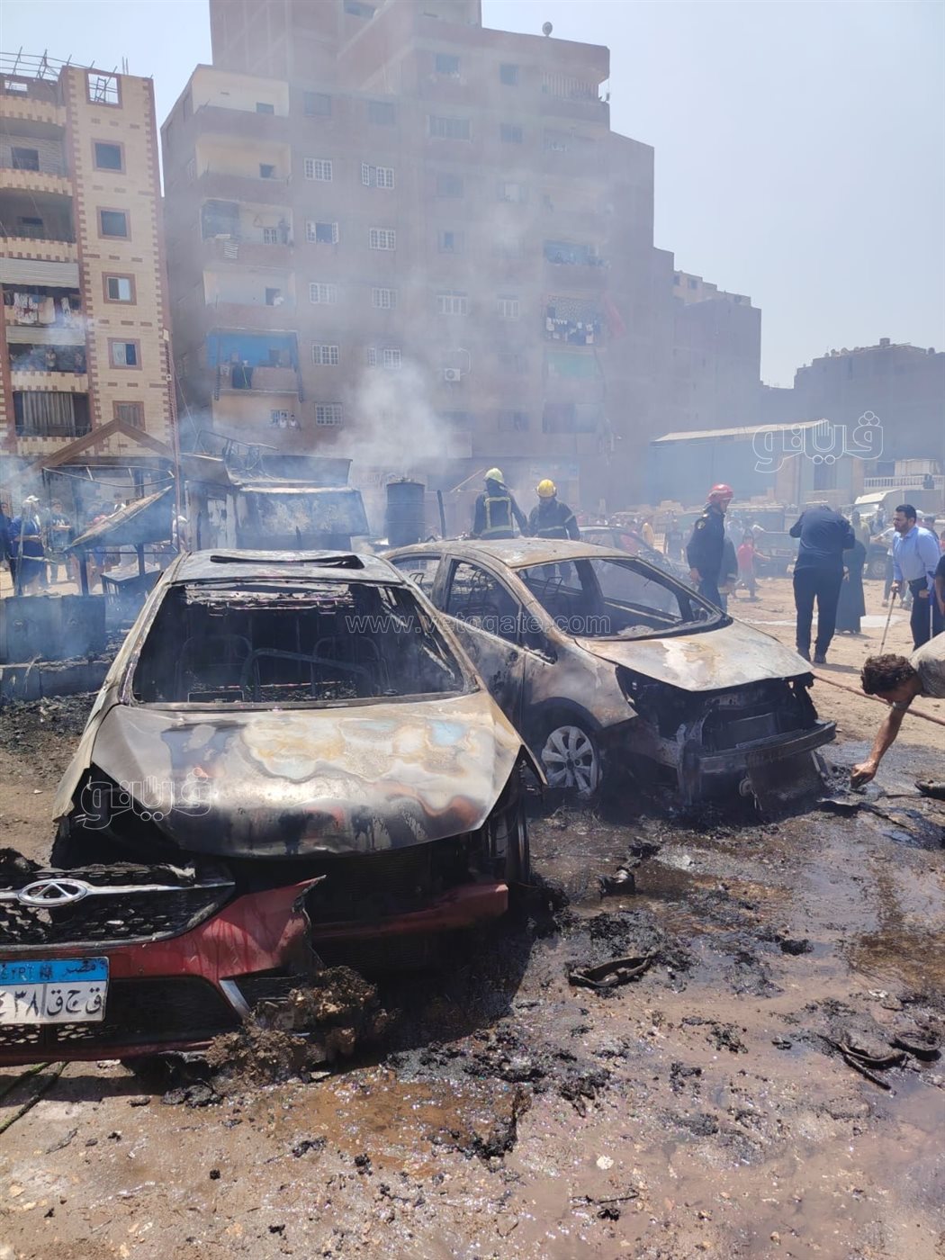 في لحظات، النيران التهمت جراج سيارات في أم بيومي بالقليوبية، فيتو