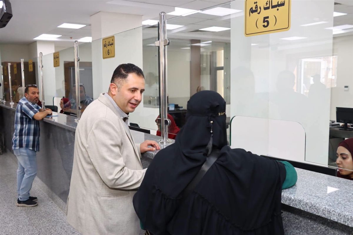 محافظ دمياط يُفاجئ العاملين بالمركز التكنولوجي