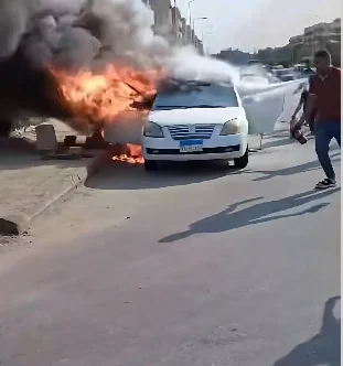 حريق سيارة ملاكي بمحور جمال عبد الناصر