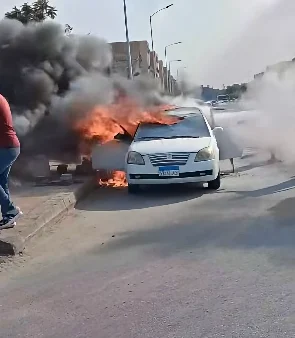 حريق سيارة ملاكي بمحور جمال عبد الناصر
